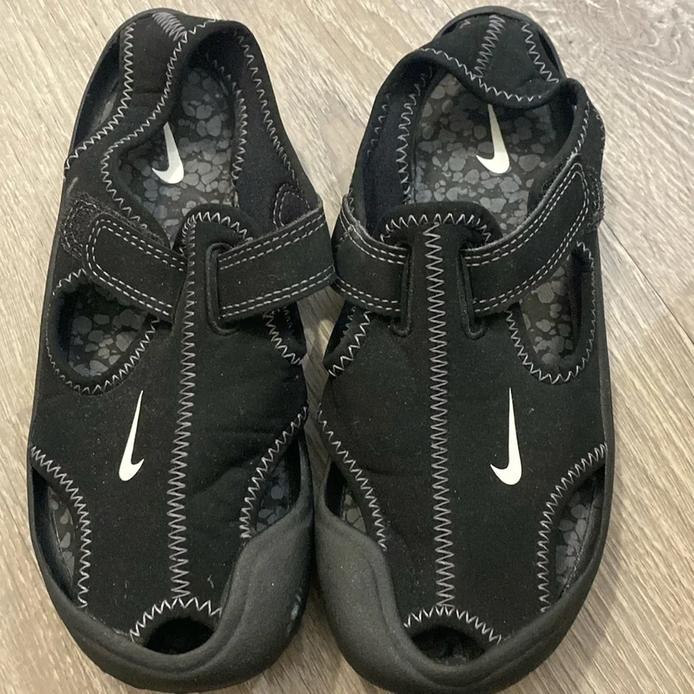 Nike Size 2Y Watershoes.  Used in great condition